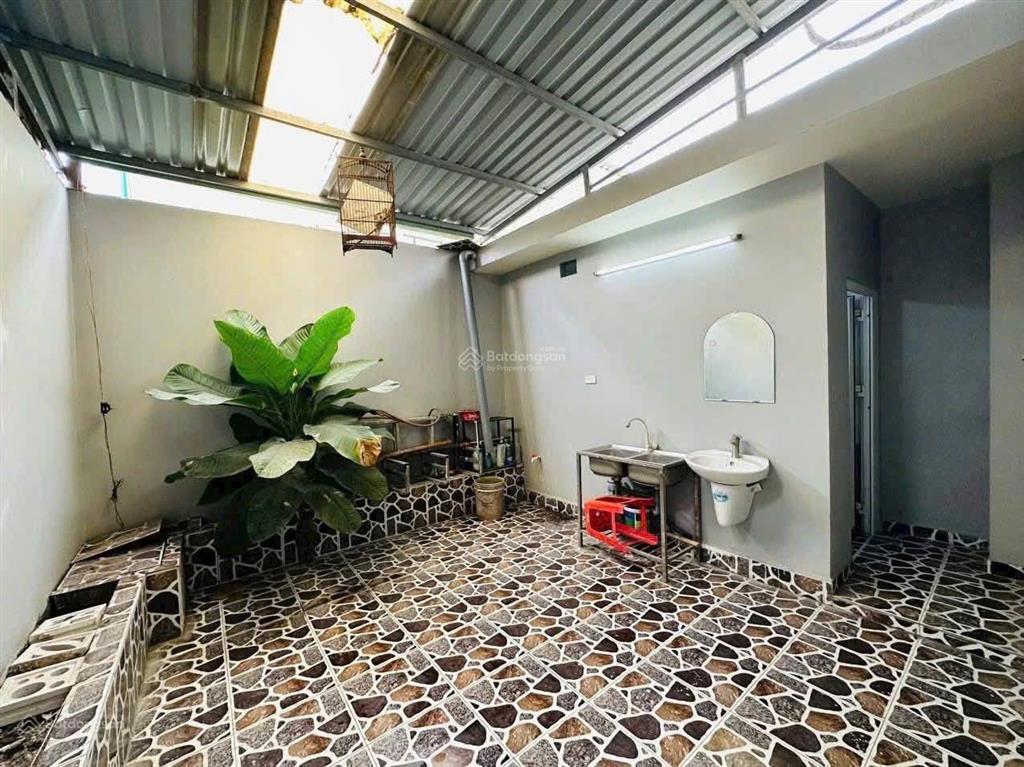 Nhà 2 lầu phú lợi  đường nhựa 6m thông diện tích 5x22 tổng 110m ( thổ cư 90 m )
giá 4 tỉ 7 