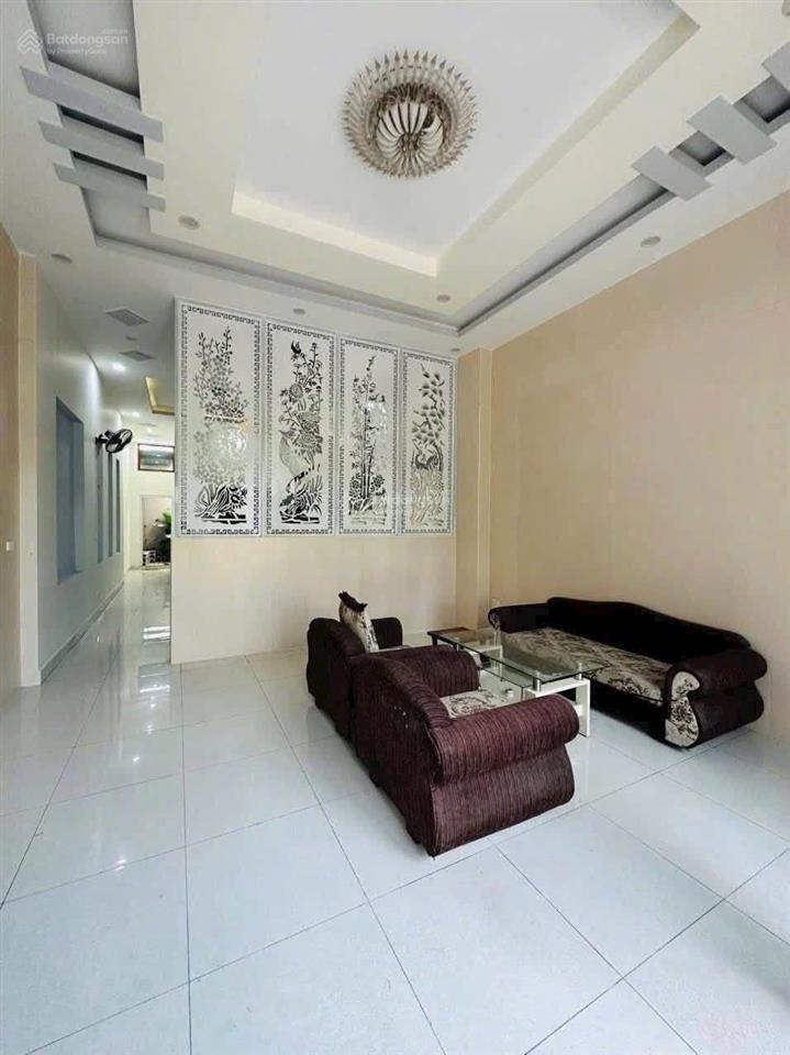 Nhà 2 lầu phú lợi  đường nhựa 6m thông diện tích 5x22 tổng 110m ( thổ cư 90 m )
giá 4 tỉ 7 
