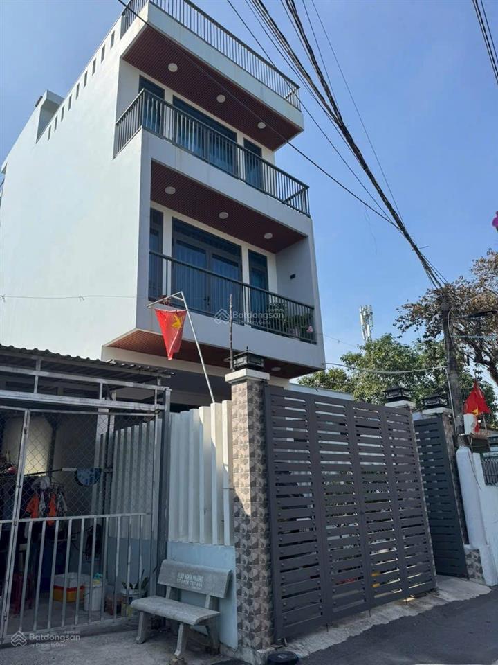 Hạ giá còn 4 tỷ 9 nhà đối diện dê ninh bình cách huỳnh văn luỹ chỉ 200m
phường phú lợi