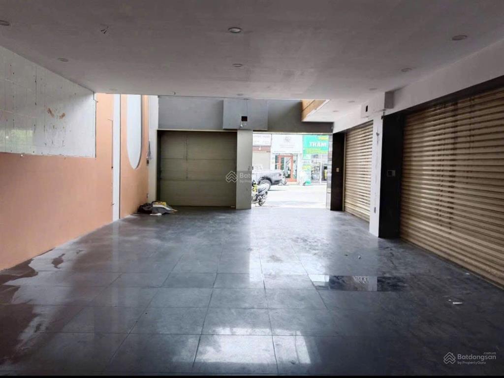 Hạ giá bán gấp nhà căn góc cách mạng tháng tám kd đa nghành nghề