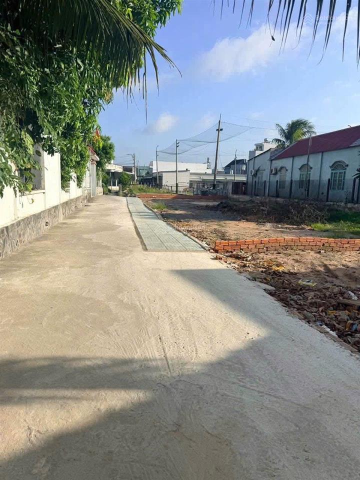 Bán đất phú lợi gần ubnd phú lợi.
trung tâm phường phú lợi, hẻm 178 vào đất chỉ 10m