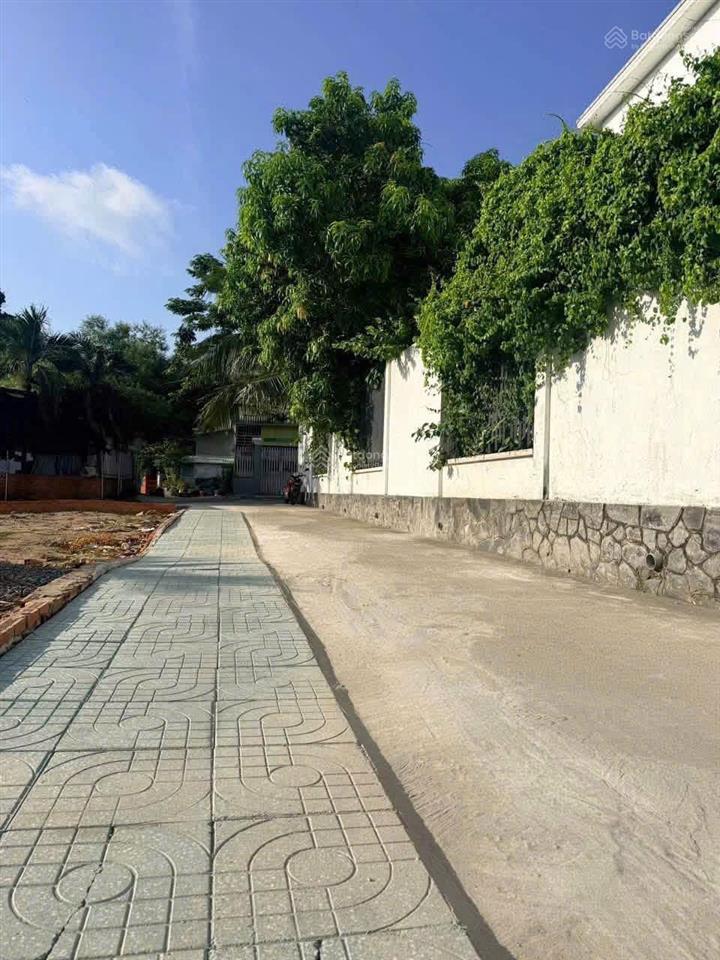 Bán đất phú lợi gần ubnd phú lợi.
trung tâm phường phú lợi, hẻm 178 vào đất chỉ 10m