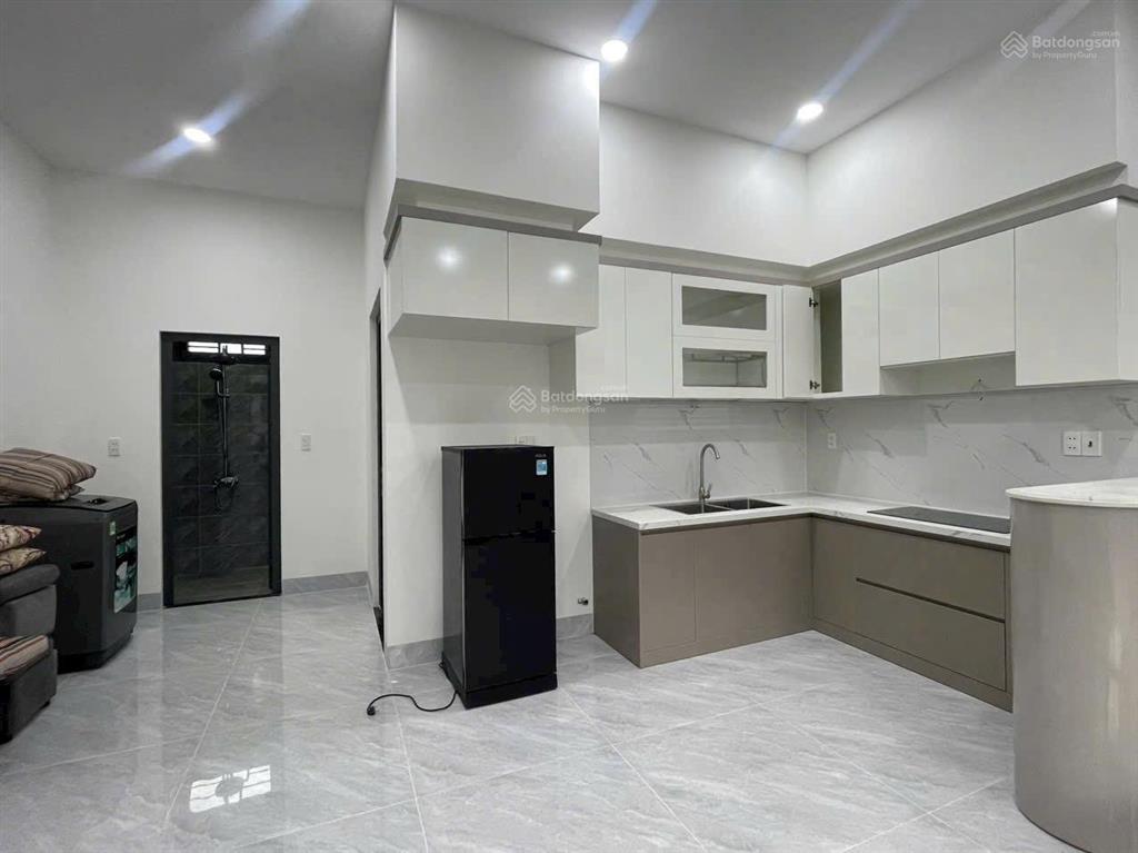 Cho thuê nhà 1 trệt 1 lầu dx006 phường phú mỹ  tdm  bình dương
gồm 1 p khách, bếp, 3 pn2wc, sân