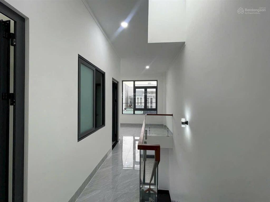 Cho thuê nhà 1 trệt 1 lầu dx006 phường phú mỹ  tdm  bình dương
gồm 1 p khách, bếp, 3 pn2wc, sân