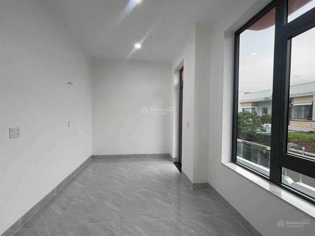 Cho thuê nhà 1 trệt 1 lầu dx006 phường phú mỹ  tdm  bình dương
gồm 1 p khách, bếp, 3 pn2wc, sân