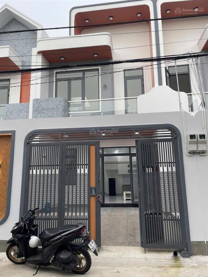 Cho thuê nhà 1 trệt 1 lầu dx006 phường phú mỹ  tdm  bình dương
gồm 1 p khách, bếp, 3 pn2wc, sân