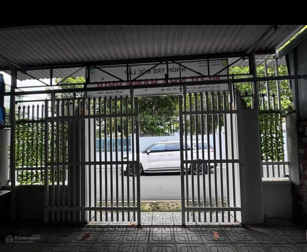Bán nhà 5,8x24 1/ đường 30 tháng 4 phú lợi gần becamex gần nhà thờ vinh sơn