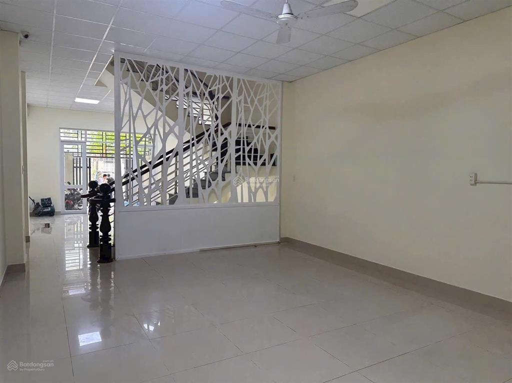 Cho thuê nhà 4pn 4wc 2 lầu 1 trệt khu dân cư hiệp thành 3
