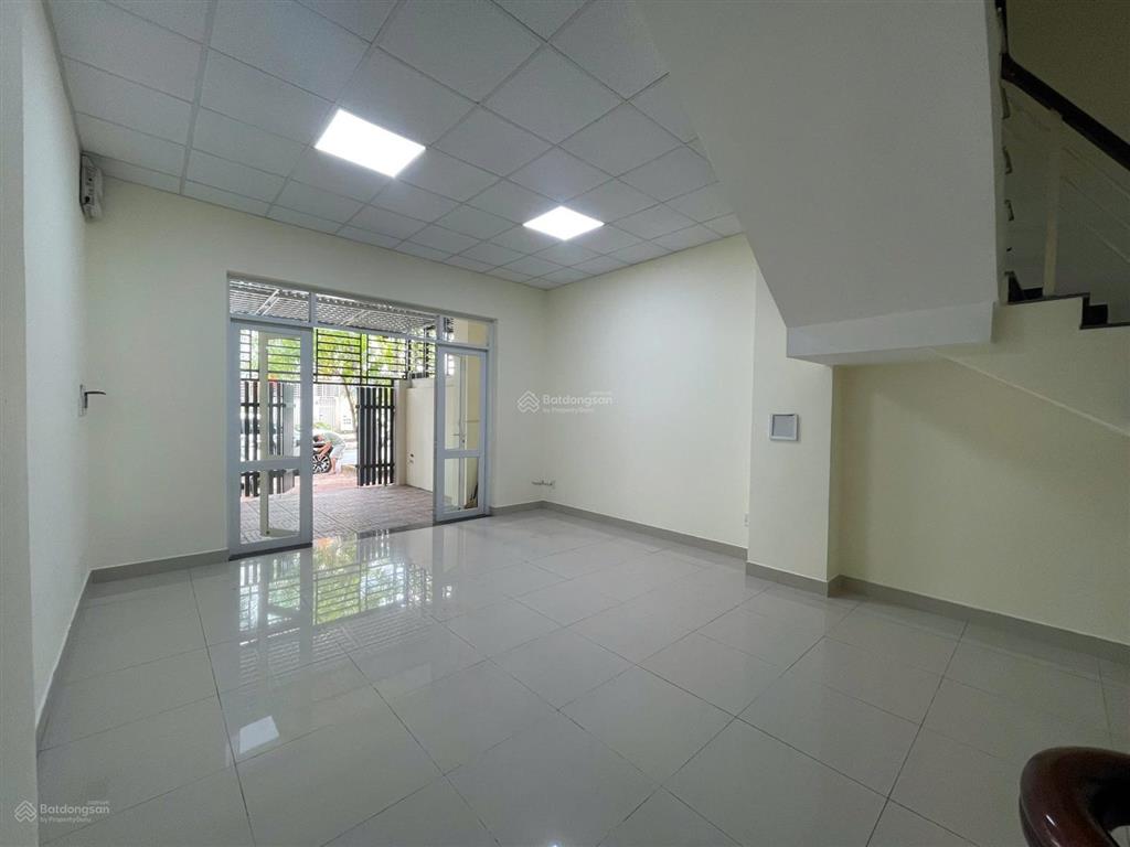 Cho thuê nhà 4pn 4wc 2 lầu 1 trệt khu dân cư hiệp thành 3