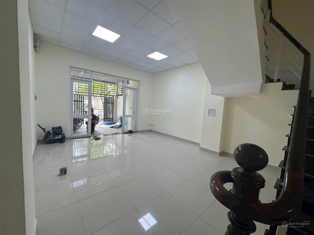 Cho thuê nhà 4pn 4wc 2 lầu 1 trệt khu dân cư hiệp thành 3