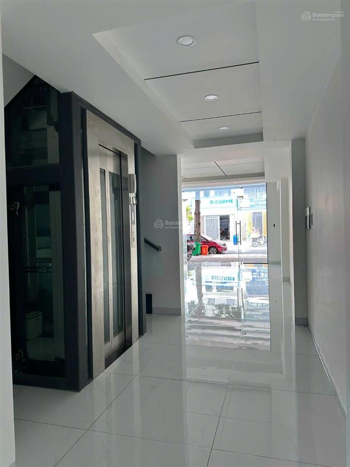 Cho thuê nhà 7pn 5wc có thang máy mặt tiền hoàng hoa thám phú lợi