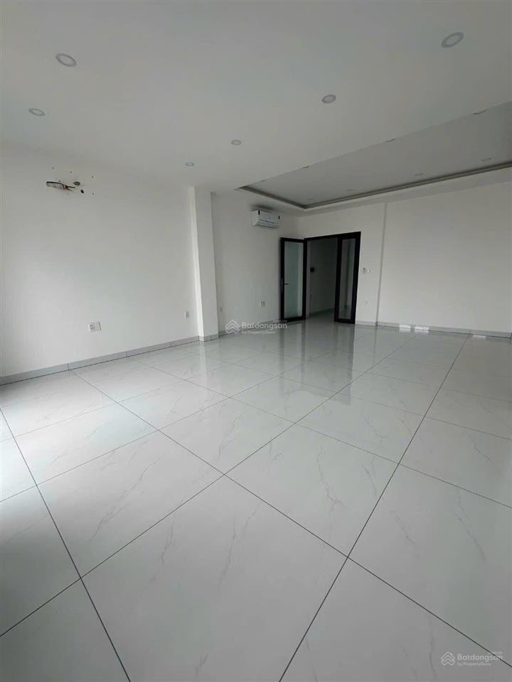 Cho thuê nhà 7pn 5wc có thang máy mặt tiền hoàng hoa thám phú lợi