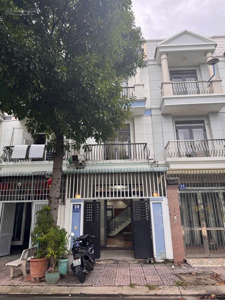 Bán nhà khu đô thị phúc đạt phú lợi  tdm  bình dương. thích hợp ở kết hợp văn phòng công ty