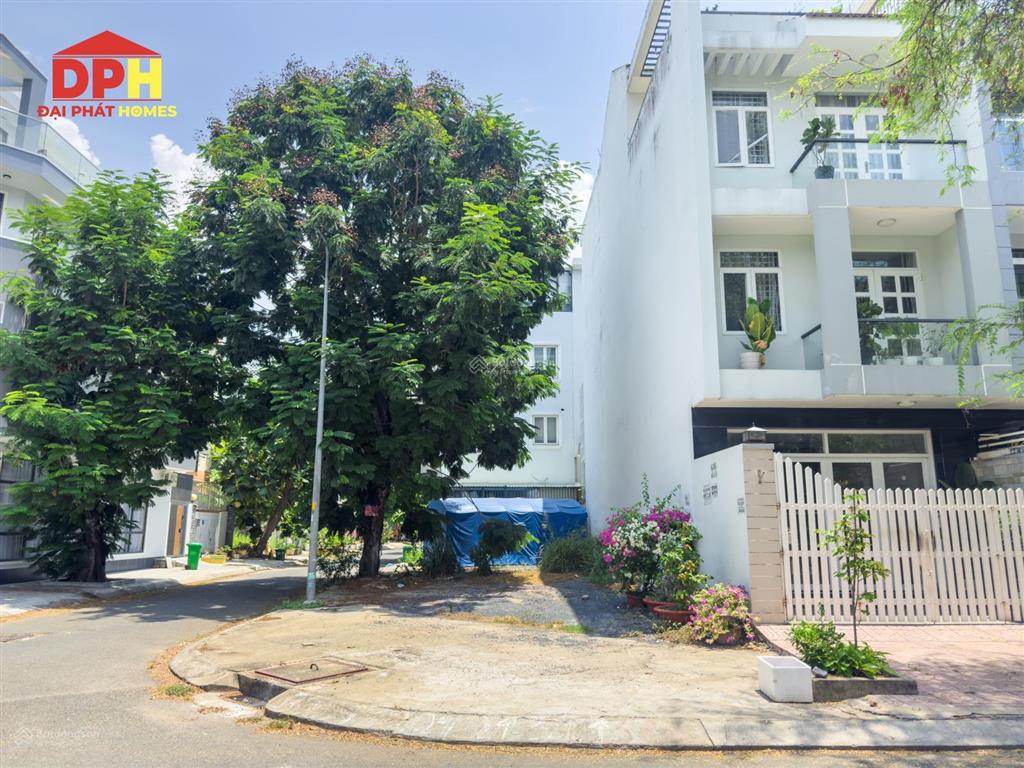 Bán gấp lô đất góc hai mặt tiền đường số 6 kdc sadeco phước kiển a, giá 12 tỷ