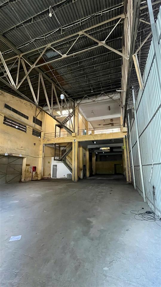 Cho thuê kho xưởng 550m2 lạc long quân, đường xe công, có pccc