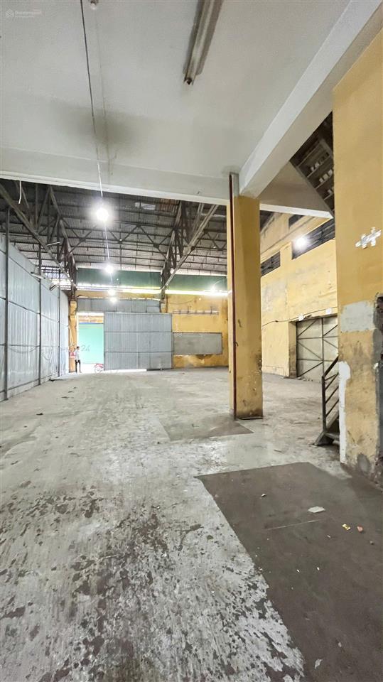 Cho thuê kho xưởng 550m2 lạc long quân, đường xe công, có pccc