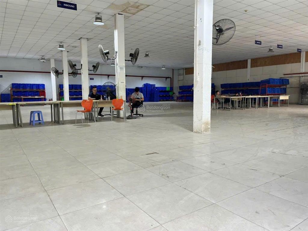 Cho thuê cụm kho xưởng 650m2 hòa bình, tân phú, đường công