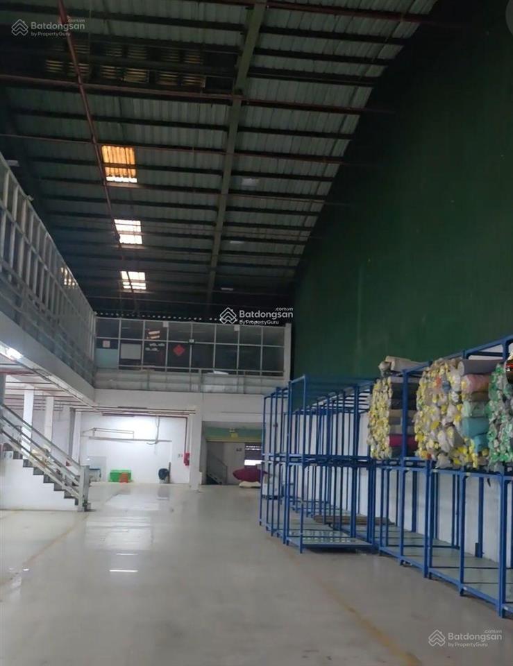 Cho thuê kho xưởng 1400m2 gần kcn tân bình, có pccc, đường công
