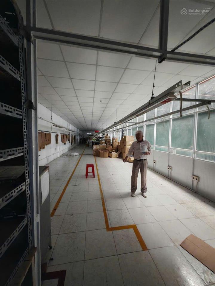 Cho thuê kho xưởng 1400m2 gần kcn tân bình, có pccc, đường công