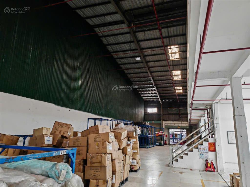 Cho thuê kho xưởng 1400m2 gần kcn tân bình, có pccc, đường công