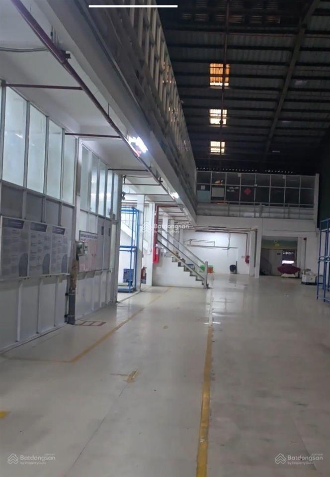 Cho thuê kho xưởng 1400m2 gần kcn tân bình, có pccc, đường công