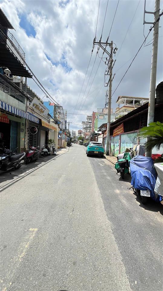 Cho thuê nhà cấp 4 (7x30m) đường hoà bình, tân phú, đường công