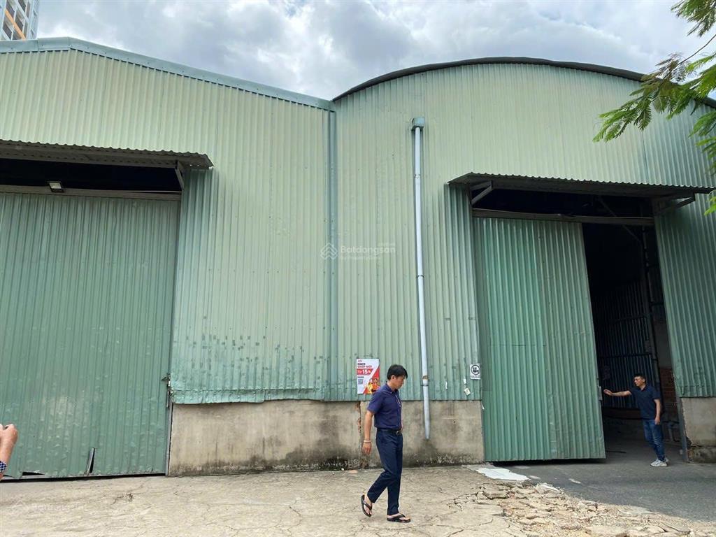 Cho thuê kho xưởng góc 2 mặt tiền lũy bán bích, tân phú, 30x40m giá 100 triệu