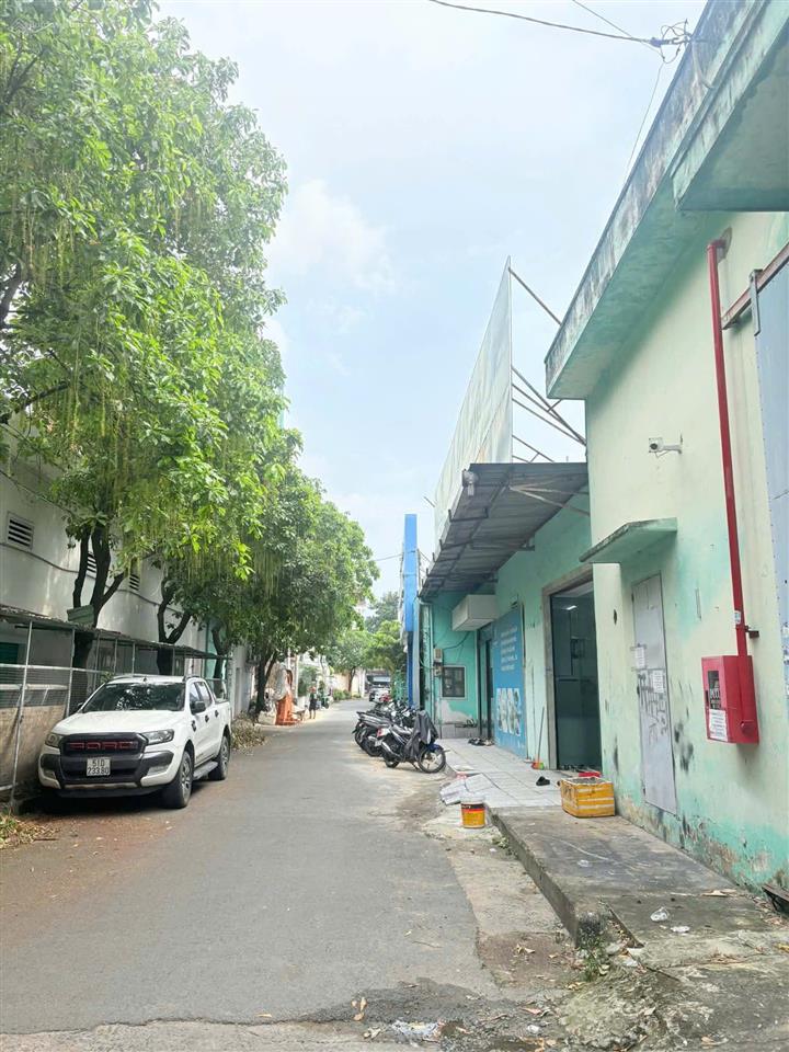 Cho thuê kho xưởng 1062m2 đường bờ bao tân thắng, siêu thị aeon tân phú