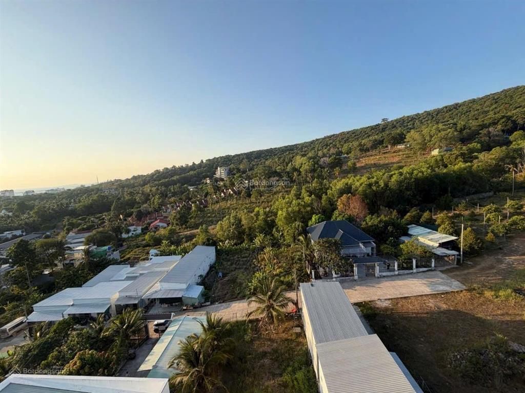 Bán 300m2 hẻm trần hưng đạo đường 7m mt 10.4m xây ks/villa view biển