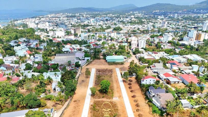 Hiếm! bán lô đất 2 mặt tiền hẻm toà án 30/4 phú quốc, 169m2, cách biển 700m, qh đất ở đô thị
