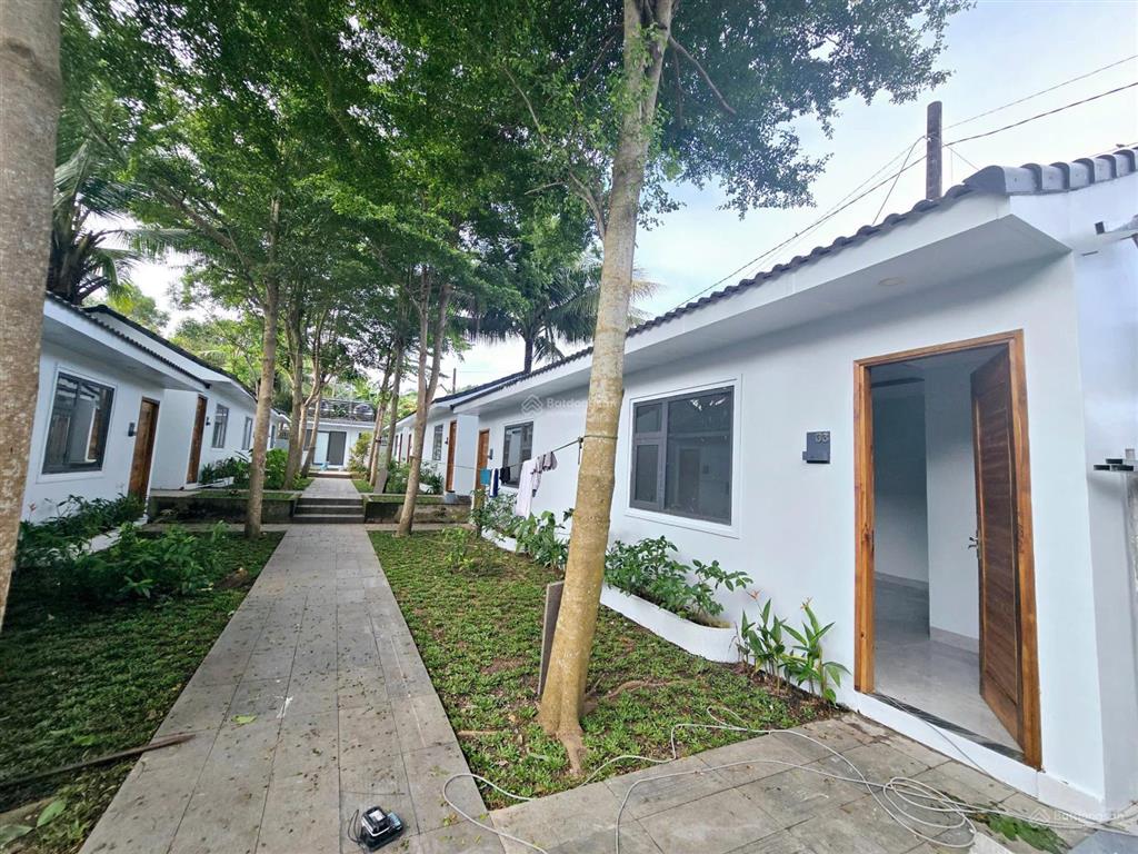Bán resort 1.000m2 mặt tiền cửa lấp suối mây, 400m thổ cư, 13 bungalow, dòng tiền 70tr/tháng