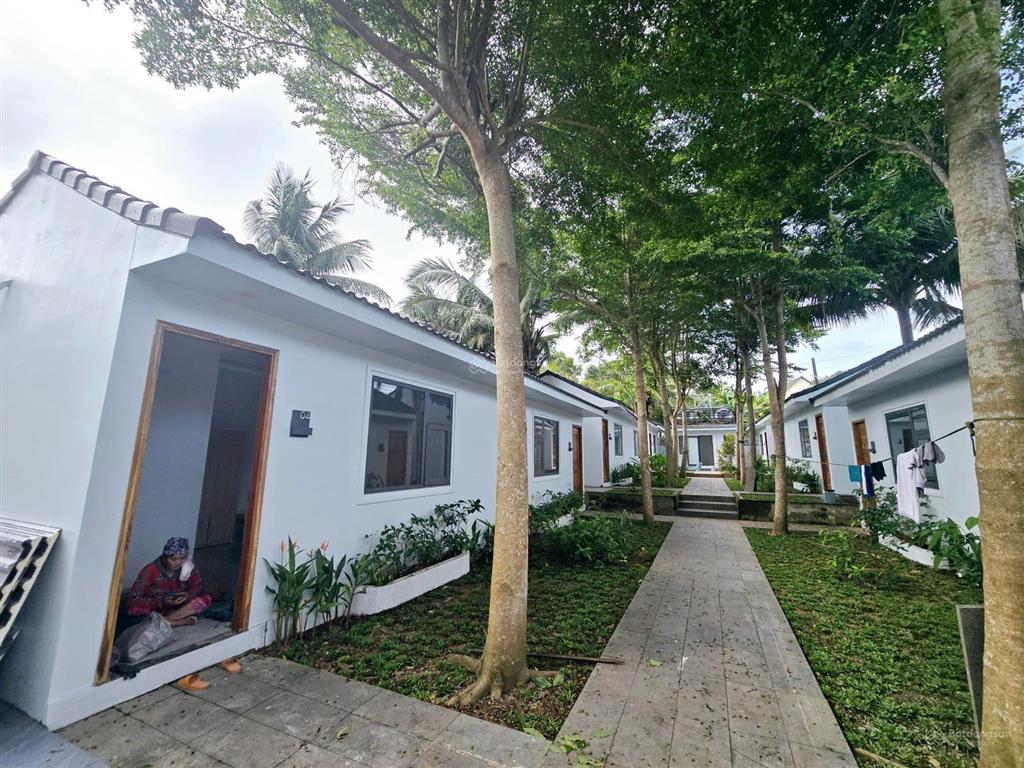 Bán resort 1.000m2 mặt tiền cửa lấp suối mây, 400m thổ cư, 13 bungalow, dòng tiền 70tr/tháng
