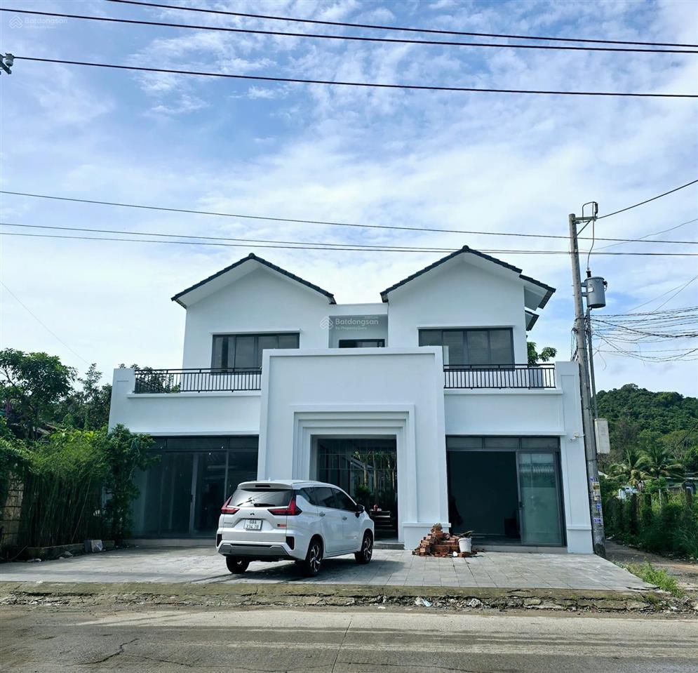 Bán resort 1.000m2 mặt tiền cửa lấp suối mây, 400m thổ cư, 13 bungalow, dòng tiền 70tr/tháng