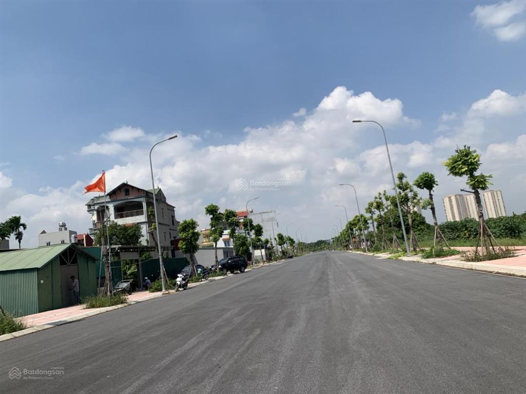 Bán đất đấu giá cự khối dãy tt1 trục đường 25m view hồ điều hòa cự khối đang làm, đất 2 mặt đường