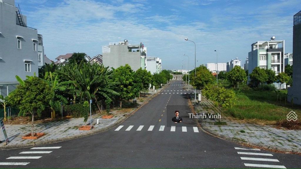 Bán nền 5x20 hướng đông nam đường d17 an thiên lý chỉ 8,9 tỷ, lô đẹp không lỗi phong thủy,rất đẹp.