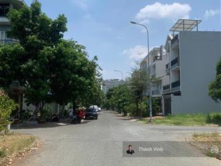 Sổ đỏ cá nhân bán đất nền kdc nam long q9  đường d2 (16m)  giá chỉ 11 tỷ