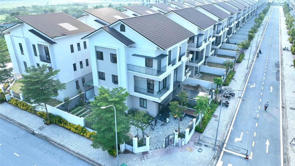 Bán suất ngoại giao villa 230m, chiết khấu 10% hỗ trợ 24 tháng không lãi suất về phố cổ chỉ 14km
