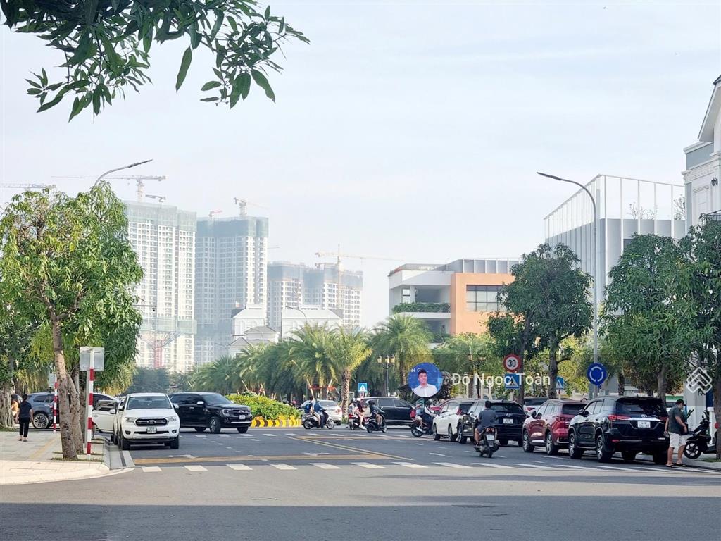 Cho thuê nhà phố 126m2 vinhomes grand park