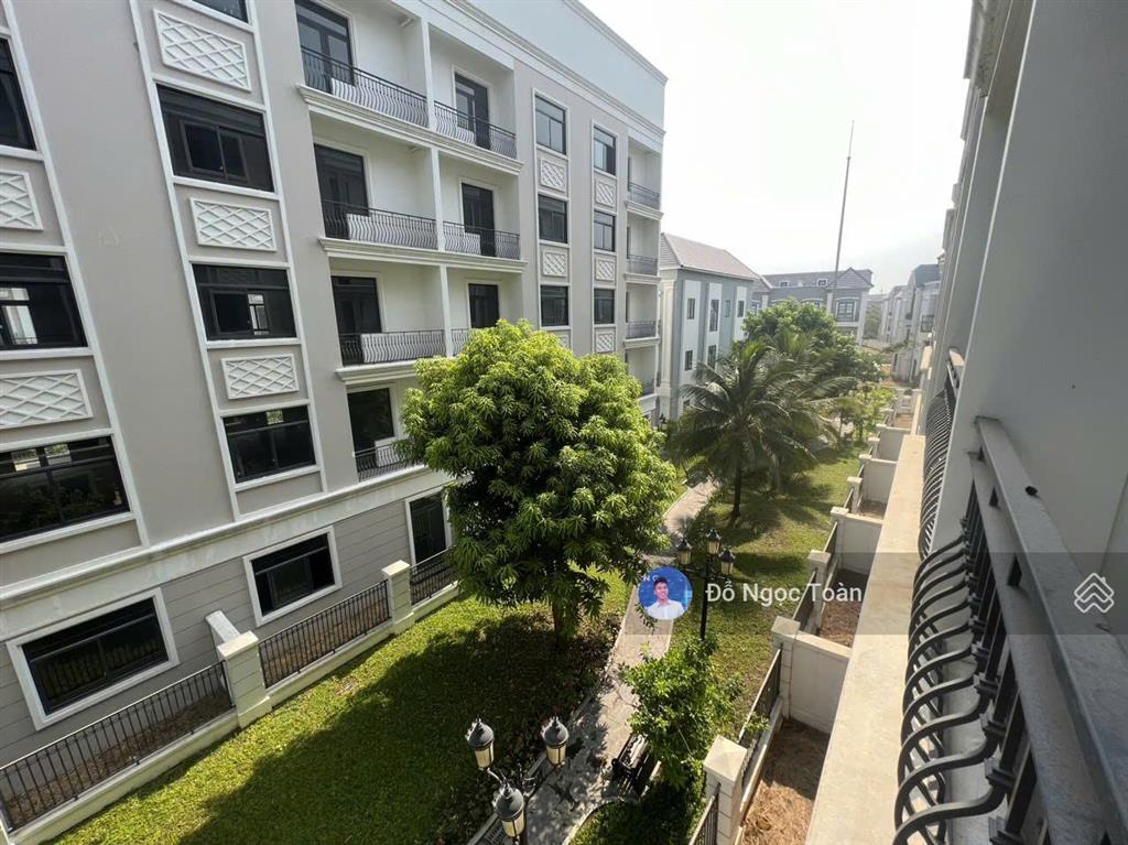 Cho thuê nhà phố 144m² tại vinhomes grand park, có thang máy, có máy lạnh