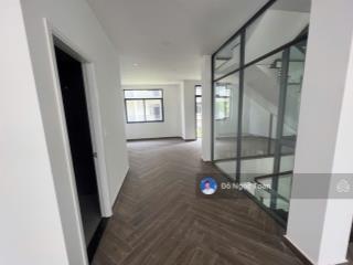 Cho thuê nhà phố 144m² tại vinhomes grand park, có thang máy, có máy lạnh