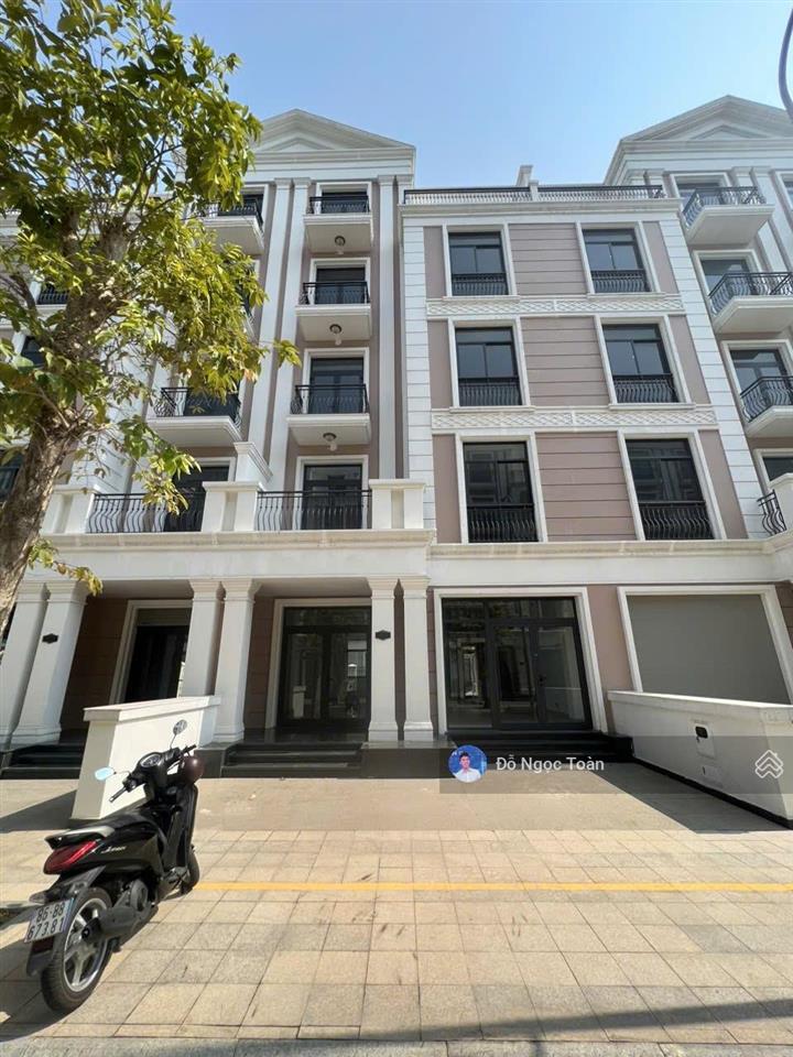 Cho thuê nhà phố 144m² tại vinhomes grand park, có thang máy, có máy lạnh
