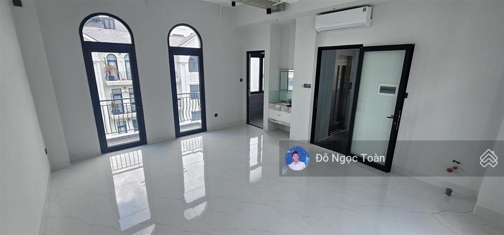 Cho thuê nhà phố 5 tầng, có thang máy, máy lạnh tại vinhomes grand park