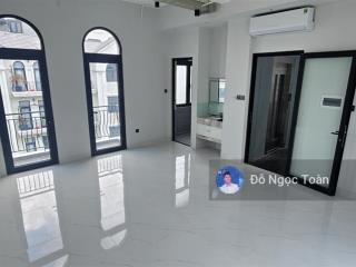 Cho thuê nhà phố 5 tầng, có thang máy, máy lạnh tại vinhomes grand park