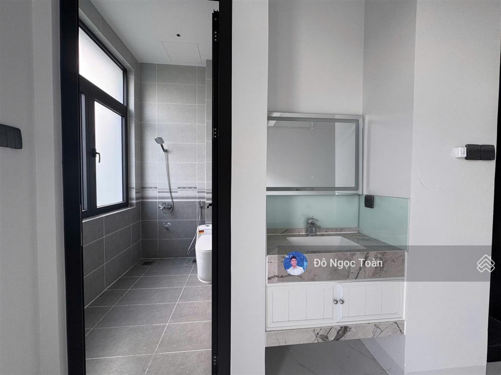 Cho thuê nhà phố 5 tầng, có thang máy, máy lạnh tại vinhomes grand park