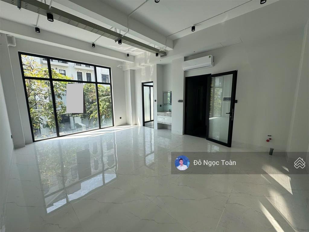 Cho thuê nhà phố 5 tầng, có thang máy, máy lạnh tại vinhomes grand park