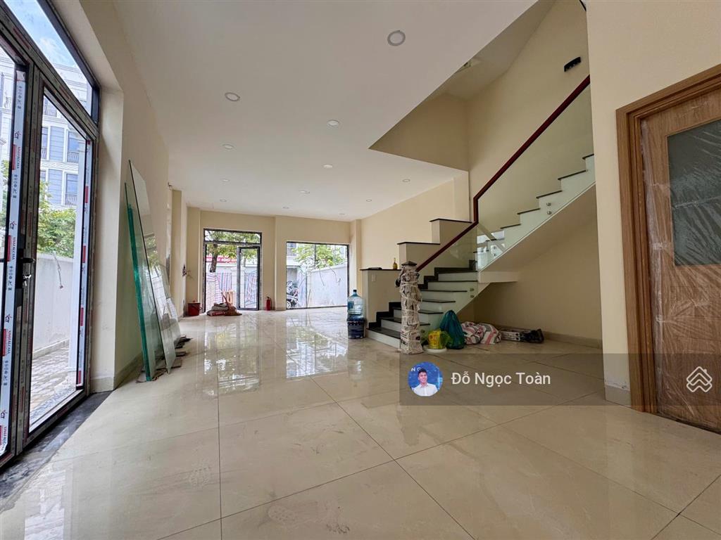 Cho thuê biệt thự hoàn thiện 200m² tại vinhomes q9. giá chỉ 35tr/tháng
