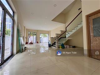 Cho thuê biệt thự hoàn thiện 200m² tại vinhomes q9. giá chỉ 35tr/tháng