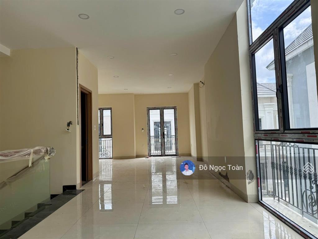 Cho thuê biệt thự hoàn thiện 200m² tại vinhomes q9. giá chỉ 35tr/tháng