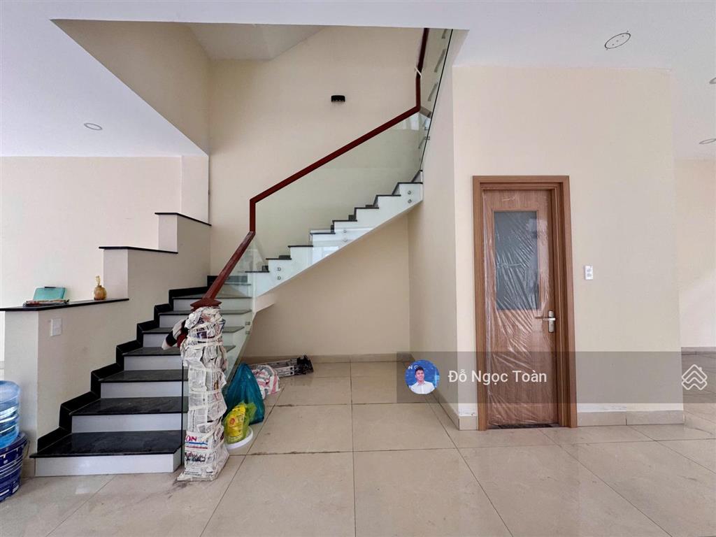 Cho thuê biệt thự hoàn thiện 200m² tại vinhomes q9. giá chỉ 35tr/tháng
