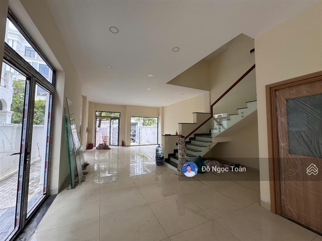 Cho thuê biệt thự hoàn thiện 200m² tại vinhomes q9. giá chỉ 35tr/tháng